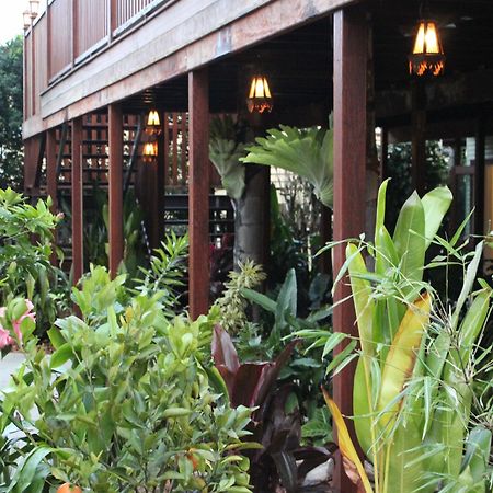Five 3 Five Aparthotel Urangan Exterior foto