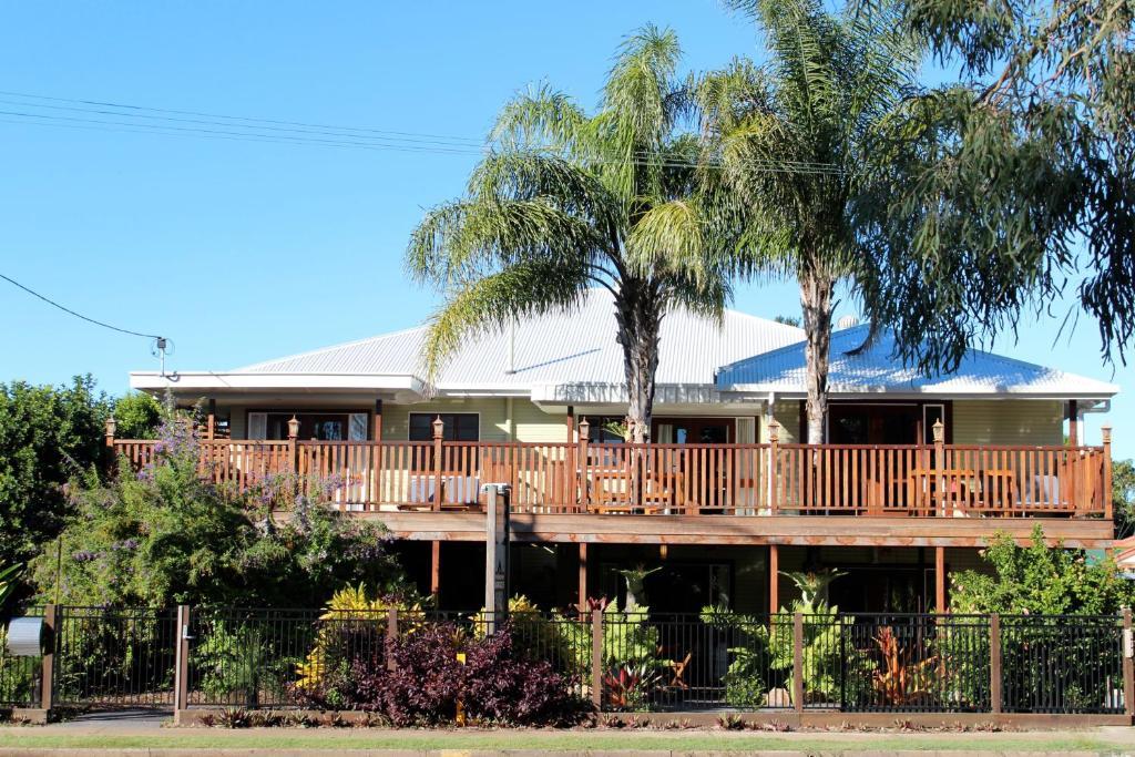 Five 3 Five Aparthotel Urangan Exterior foto