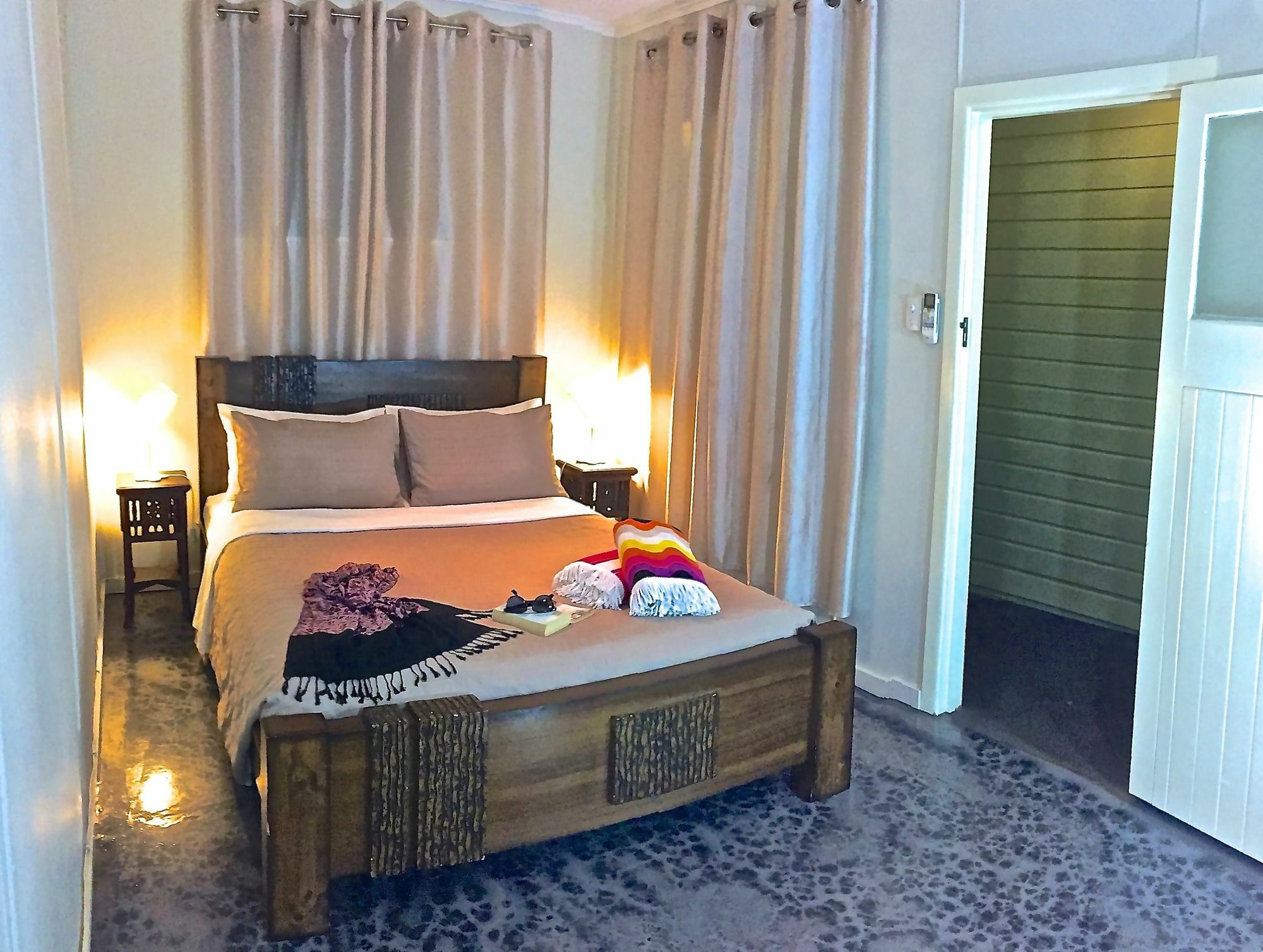 Five 3 Five Aparthotel Urangan Exterior foto