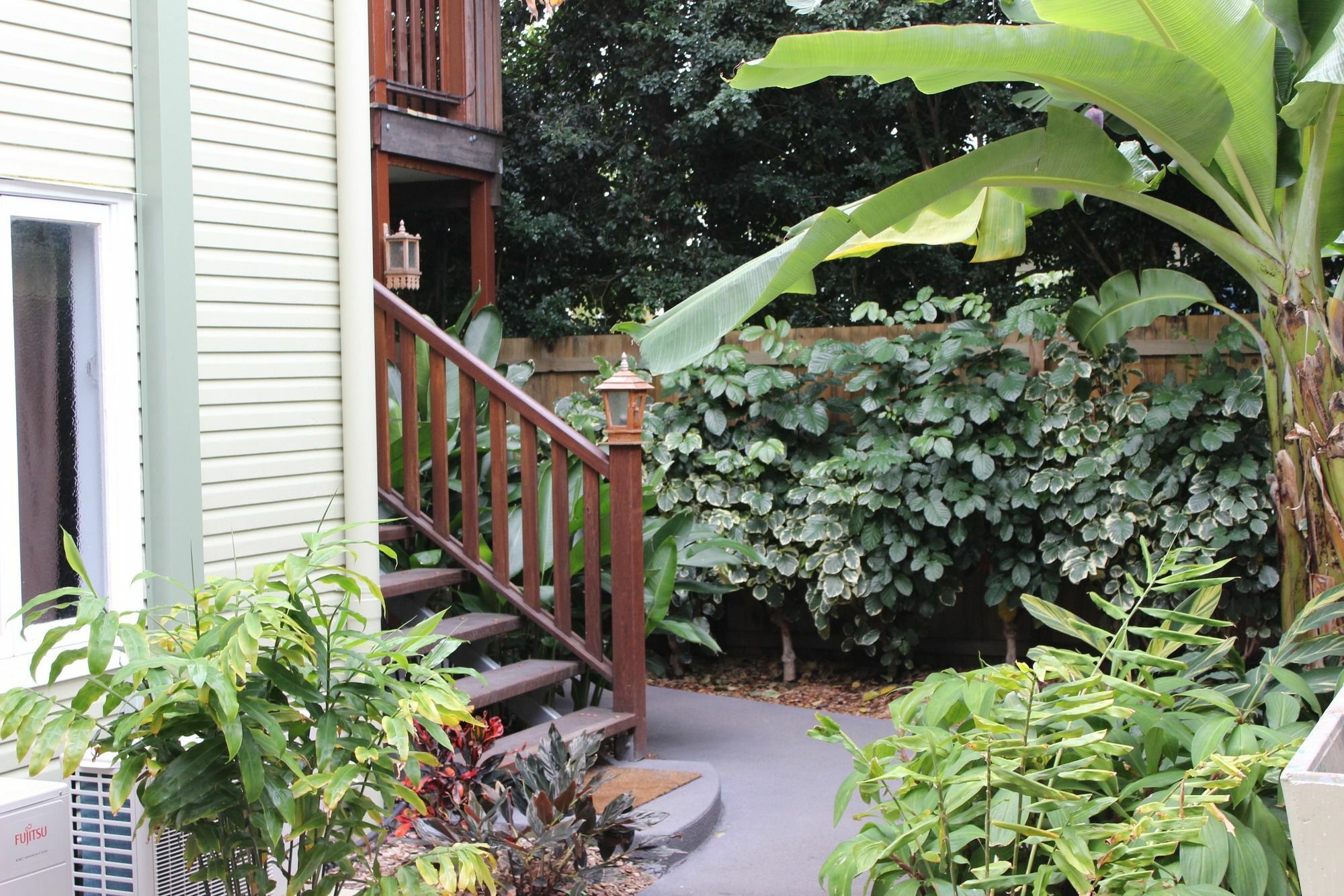 Five 3 Five Aparthotel Urangan Exterior foto